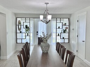 Dining - New to VRBO - Large Private Pool - All New Furniture - Minutes to Beaches (Bradenton)