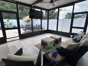 Smart TV - New to VRBO - Large Private Pool - Minutes to Beaches - All New Furniture  (Bradenton)