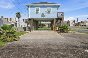 Property grounds - Beachside 1BR Studio, Sleeps 4 & Near Attractions (Corpus Christi)