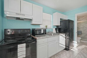 Fridge, microwave, oven, stovetop - Beachside 1BR Studio, Sleeps 4 & Near Attractions (Corpus Christi)