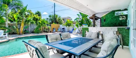 Outdoor dining