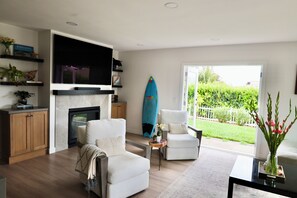 Living area - La Jolla Coastal Home with Yard, 3 min Walk to Beach and Restaurants (San Diego)