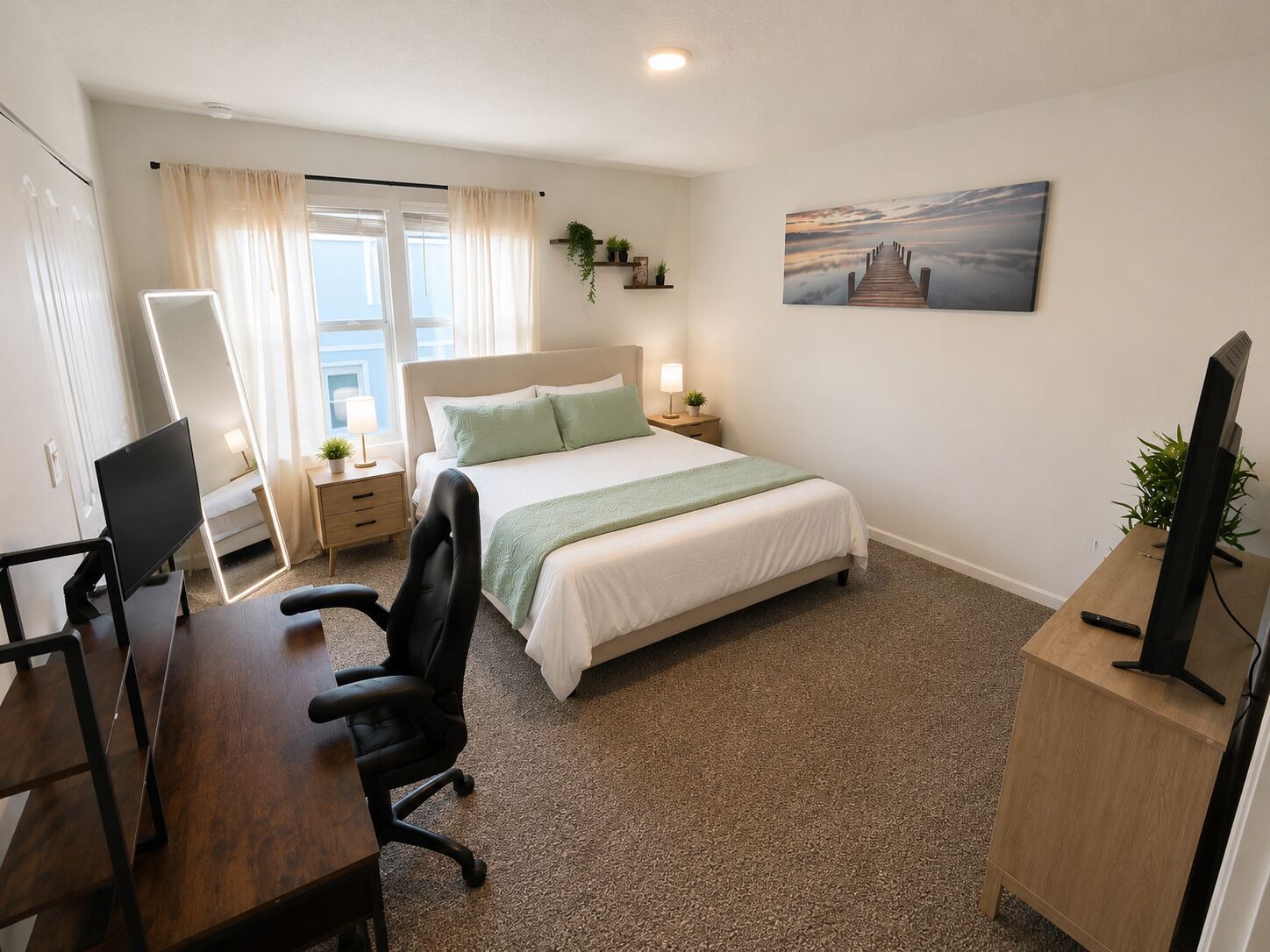 Een strijkplank/strijkijzer, gratis wifi, beddengoed