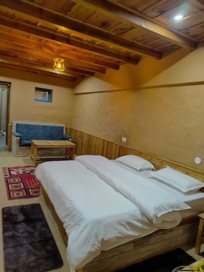 6 bedrooms, free WiFi, bed sheets - Beautiful Himalayan view,peaceful, a perfect place in the lap of nature. (Jageshwar,Almora)