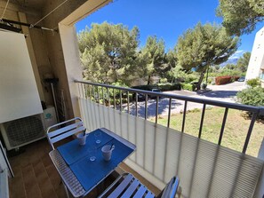 Outdoor dining - 2 rooms appartement, A/C, piscine, tennis (ST MANDRIER SUR MER)