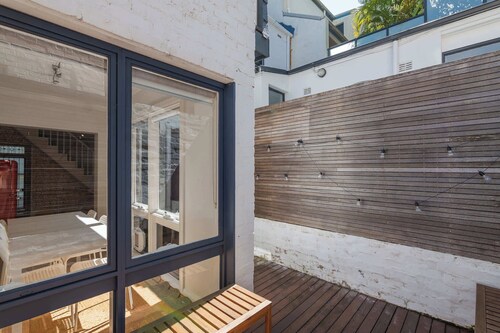 Superb Surry Hills Retreat