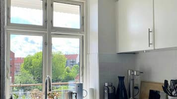 Coffee/tea maker, oven, dishwasher