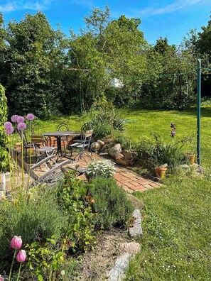 Outdoor dining - House between forest and fields in Brandenburg (Casekow)