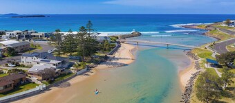Woodford Beachside Escape - Easy Walk to Beach