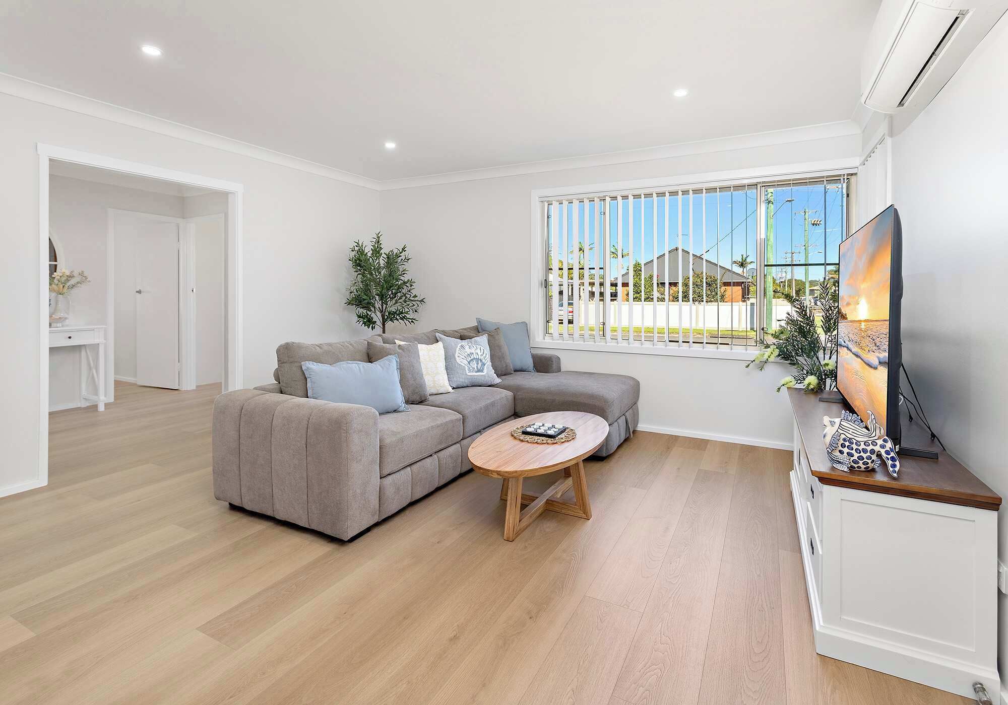 Woodford Beachside Escape  |  Lounge Room, Free Wifi, Pull out Lounge (sleeps 1 child)