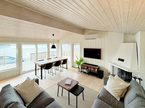 Cabin by Lake Tyrifjorden with water views