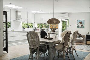 Dining - Vibrant nature close stay near Udsholt Beach (Græsted)