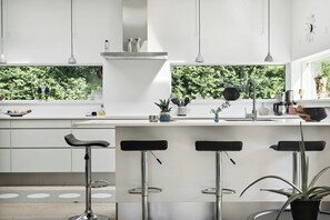 Microwave, oven, dishwasher, coffee/tea maker - Vibrant nature close stay near Udsholt Beach (Græsted)