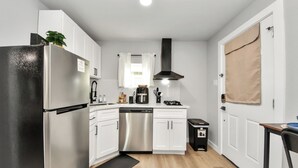 Coffee/tea maker, fridge, microwave, stovetop