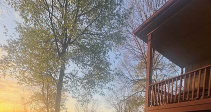 Lakeview Boat house 6-bedroom cabin overlooking lake w boat slip, community pool