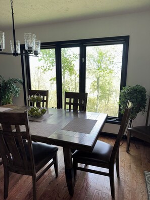 Dining - Lakeview Boat house 6-bedroom cabin overlooking lake w boat slip, community pool (McHenry)