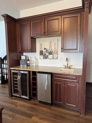 Interior - Lakeview Boat house 6-bedroom cabin overlooking lake w boat slip, community pool (McHenry)