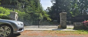 Front of property - Blue Harbor Luxury Estate (Chemainus)
