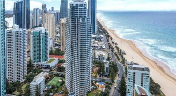 Beach nearby - Drift n Dream Apartment w/Free Parking+Pool+Gym (Surfers Paradise)