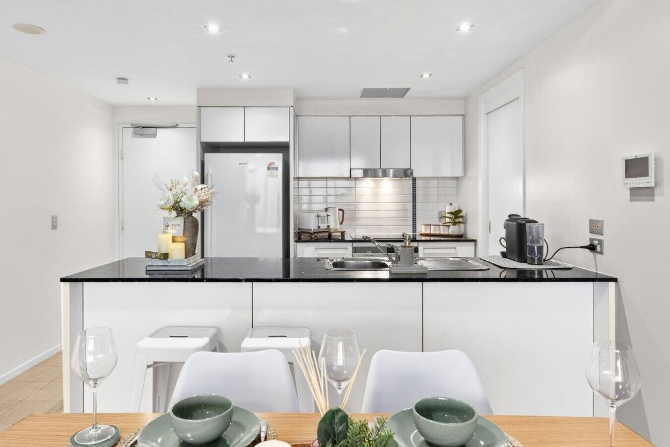 Coffee/tea maker, fridge, microwave, oven