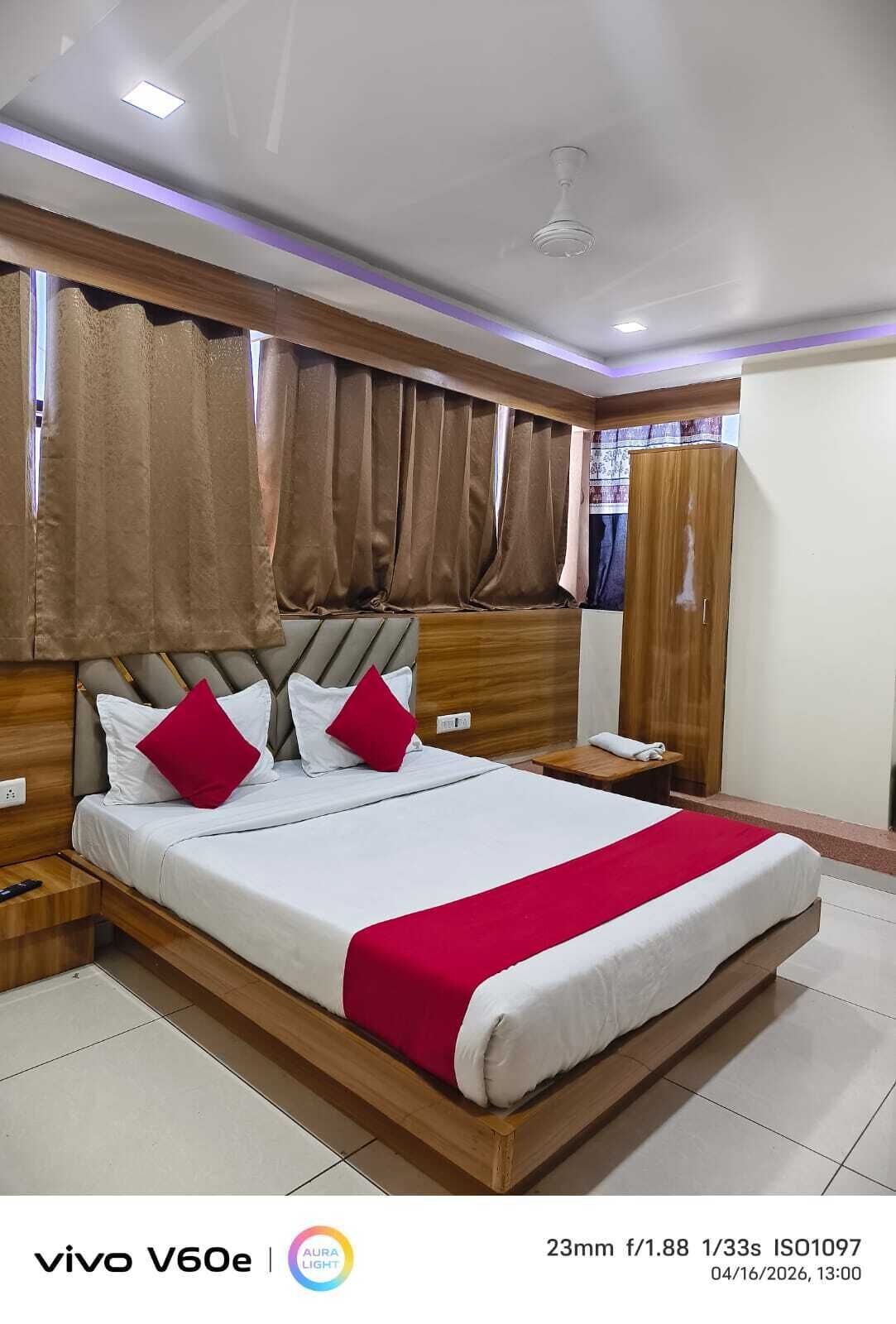 Deluxe Double Room, City View | Desk, laptop workspace, free WiFi