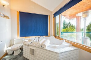 Bathroom - Stunning Mountain House “Parrot Summit“ (Kelowna)
