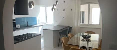 Appartement (Two Bedroom Apartment with Terrace) | Cuisine privée | Réfrigérateur