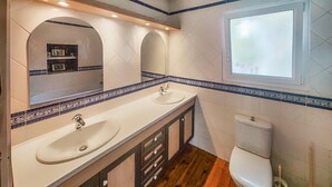 A bathroom with two sinks, a toilet, and a window. - Gorgeous apartment in Cessenon-Sur-Orb with WiFi (Cessenon-Sur-Orb)