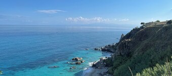 Vacation home right by the sea - dream location with sea views
