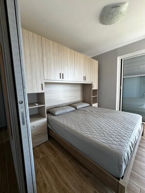 Iron/ironing board, WiFi, bed sheets - Vacation home right by the sea - dream location with sea views (Zambrone marina)
