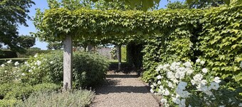 Detached house with spacious garden and hot tub