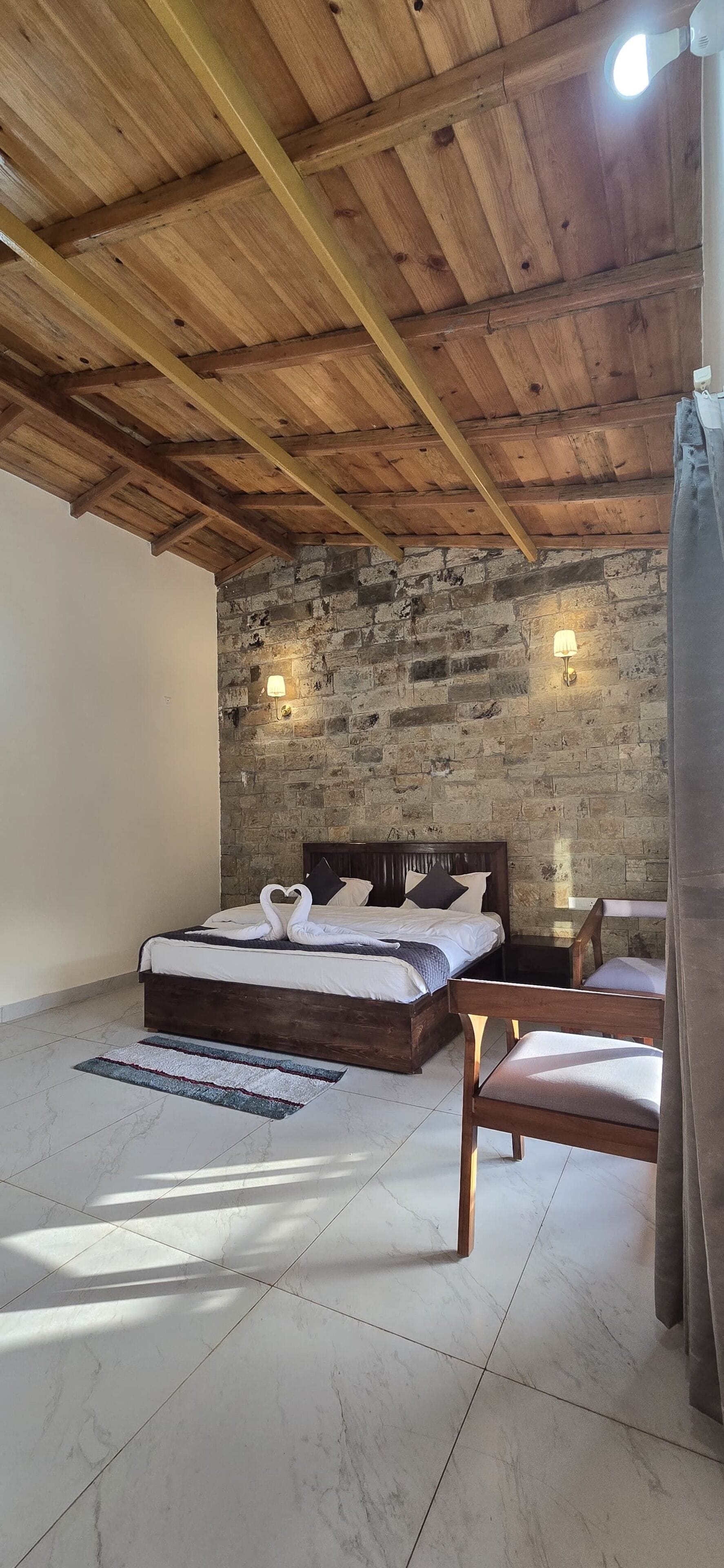 Stone Cottage Suite Room | Desk, laptop workspace, blackout curtains, soundproofing