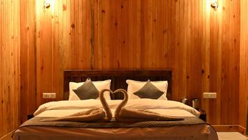 Deluxe Double Room | Desk, laptop workspace, free WiFi