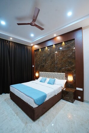 Desk, laptop workspace, free WiFi - Sandy Resort (Kanniyakumari)