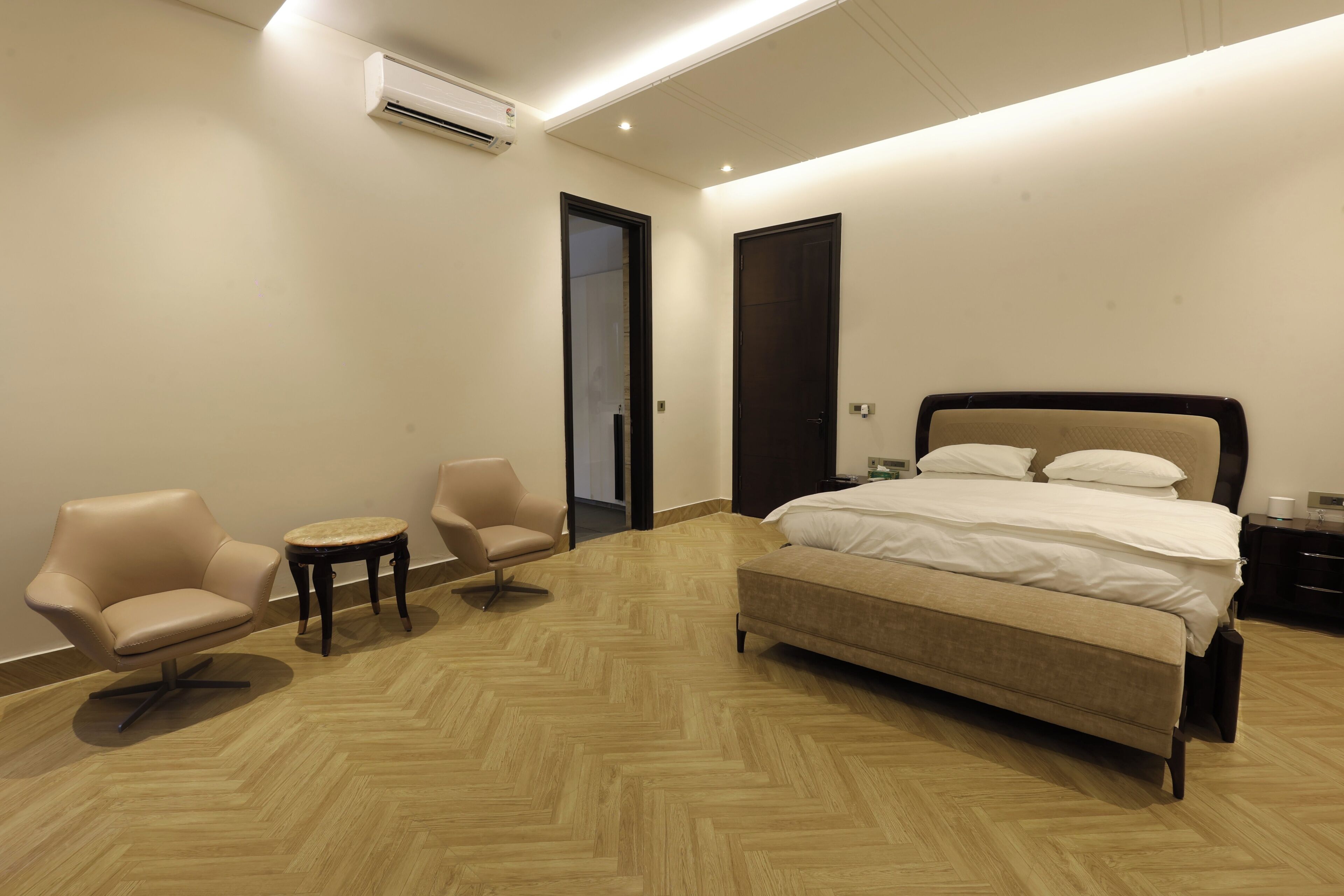 Luxury Room | Desk, free WiFi, bed sheets