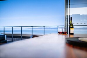 Bar (on property) - Footprints 1 -Elevated Coastal Luxury with Endless Bay Views (Coles Bay)