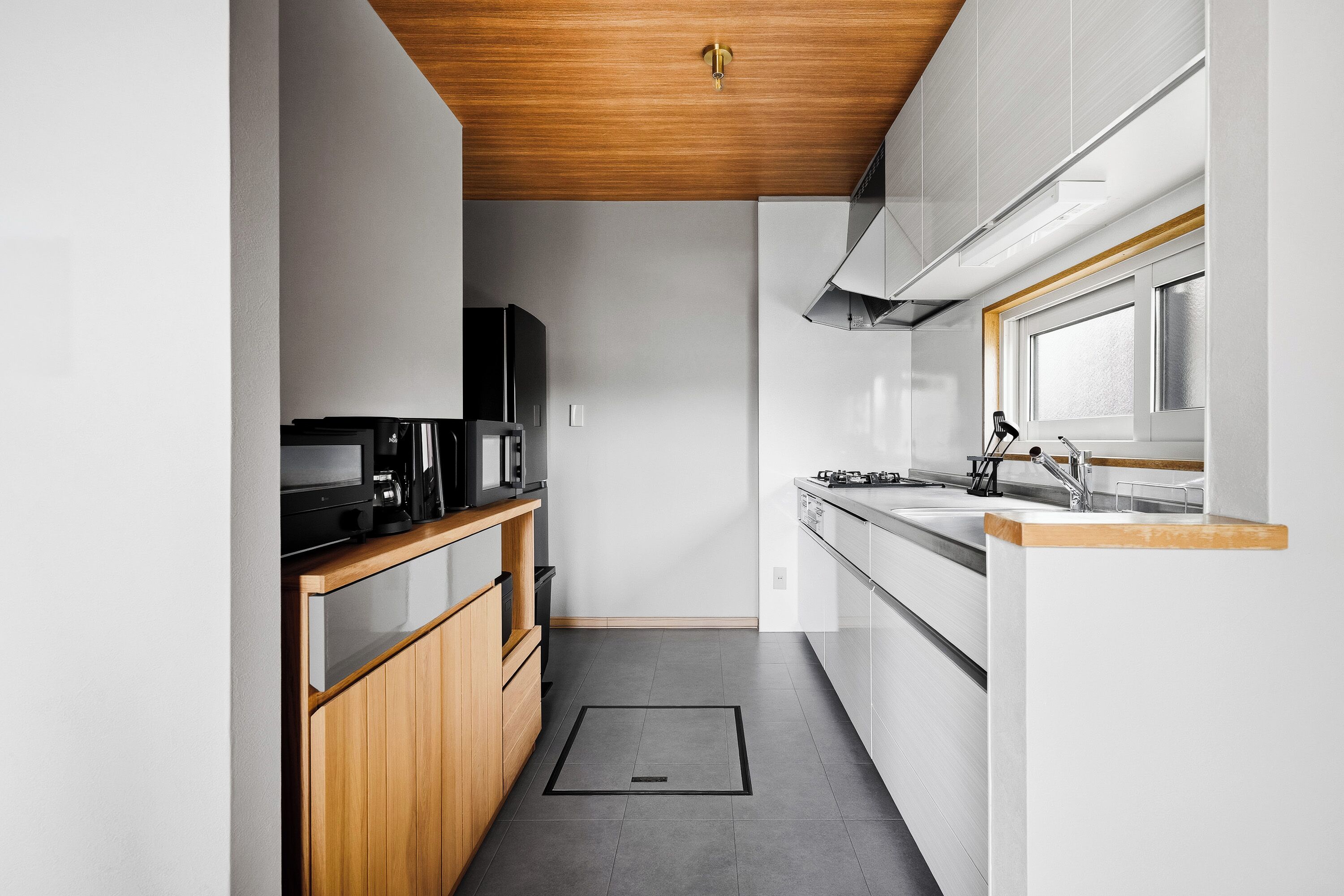 Apartamento, vistas a la montaña | Cocina privada | Frigorífico, microondas, placa de cocina y trona infantil