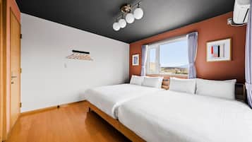 Apartamento, vistas a la montaña | Escritorio, tabla de planchar con plancha, wifi gratis