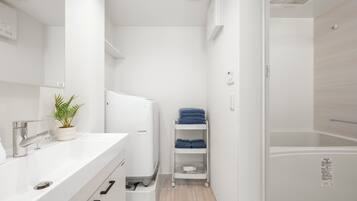 Apartment, 1 Double Bed with Sofa bed, Non Smoking, Beachside | Bathroom | Combined shower/tub, slippers, towels, soap