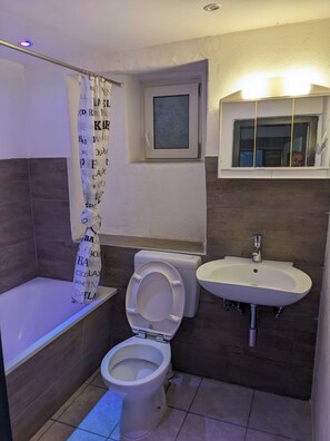Bathroom - Vrbo Property (Baustert)