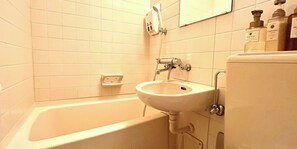 Basic Twin Room | Bathroom | Free toiletries, shampoo, toilet paper - Sun city hotel Yamashiro (Kagacity)