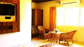 Deluxe Double Room, Hill View | Interior