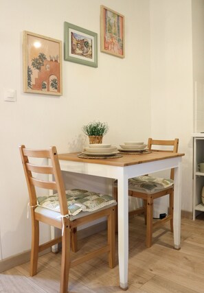 Dining - Vrbo Property (Sartrouville)