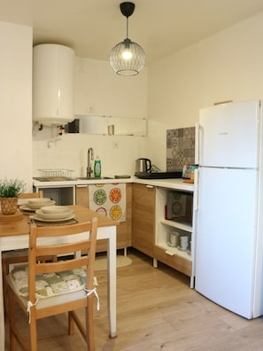 Private kitchen - Vrbo Property (Sartrouville)