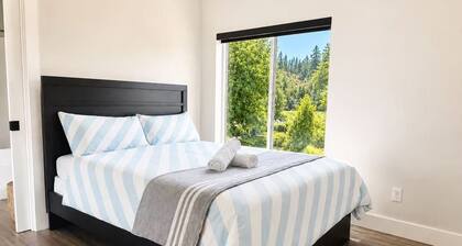 Modern 2 Bedroom Lakeview Suite