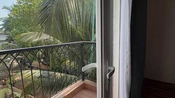 Superior Double Room, Balcony, Garden View | Interior