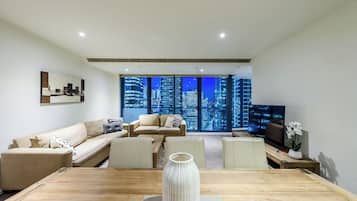 Deluxe Apartment, Balcony, City View | Living area