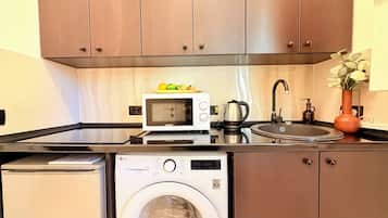 Comfort Apartment | Private kitchen | Microwave