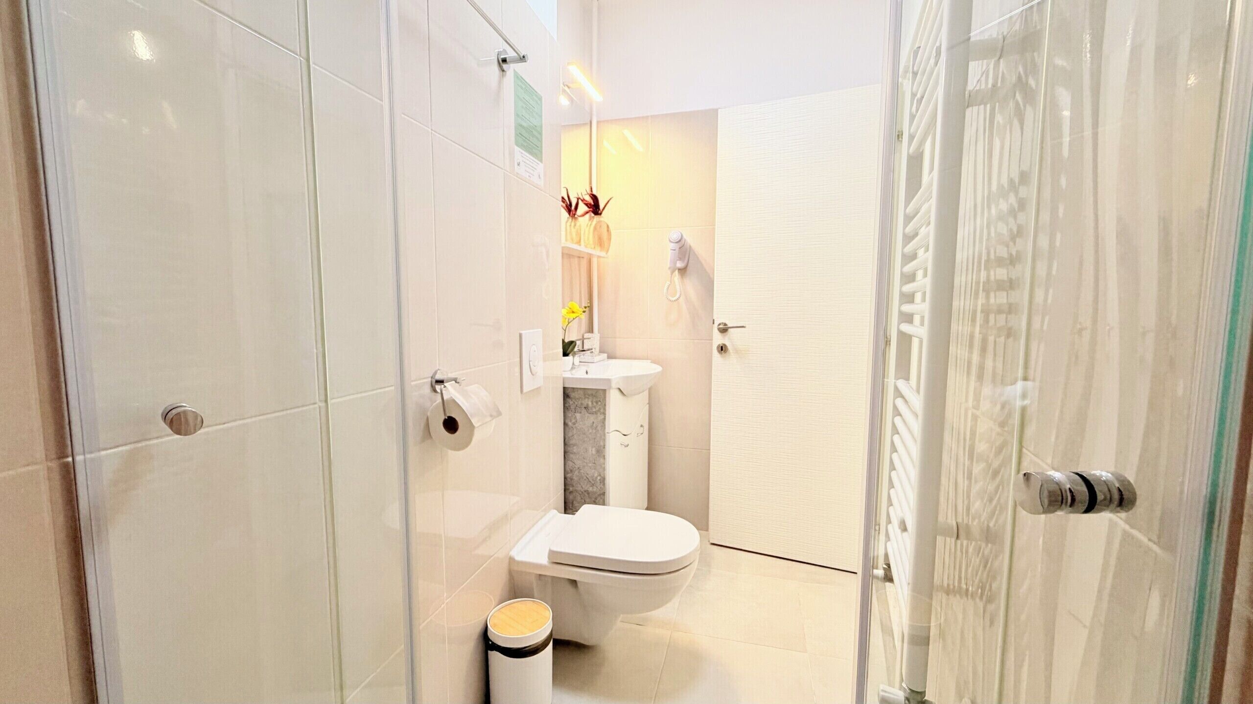 Comfort-Apartment, 1 Schlafzimmer, Nichtraucher | Badezimmer | Dusche, Haartrockner, Handtücher, Seife