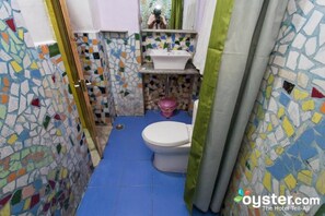 Economy Double or Twin Room, Garden View | Bathroom - Ganpati Guest House (Varanasi)